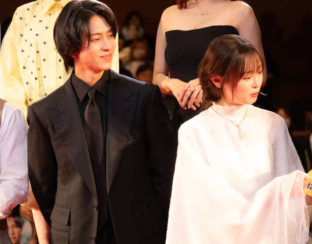 山下智久と福原遥（編集部撮影）