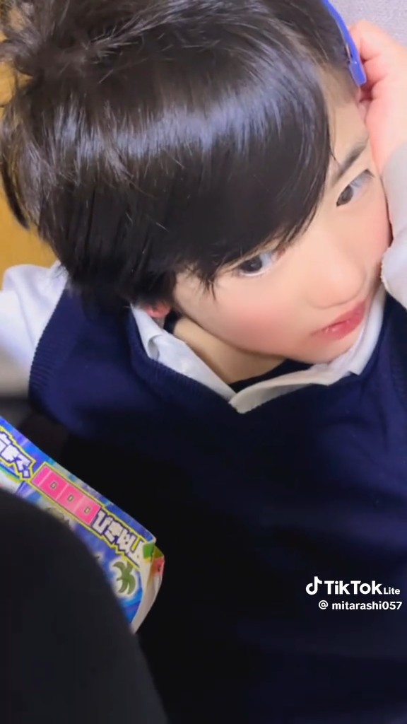 違う角度から見ても似てる