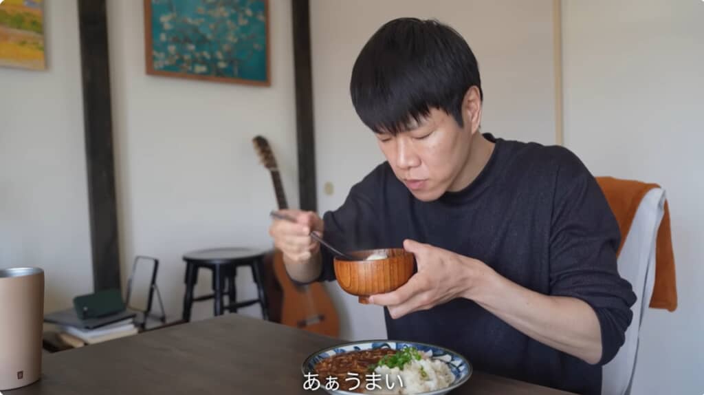 お昼ご飯を食べる満たされる時間