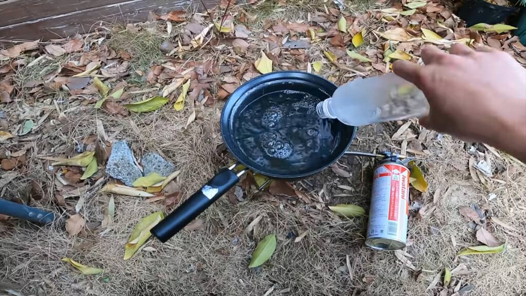木の樹液からシロップを作る
