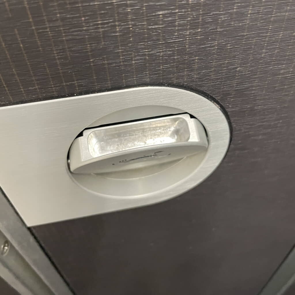 開くとやっぱり灰皿っぽい
