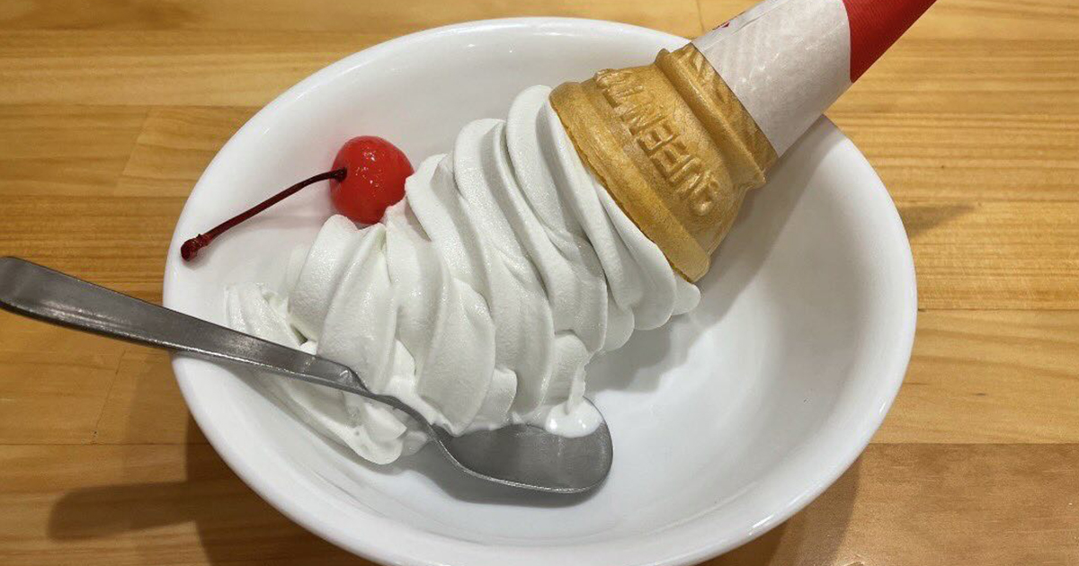 ←5年前 現在→ コメダ珈琲店でソフトクリームを頼んだら…… 衝撃の光景に「逆詐欺」「これは……試されてますね」(1/4) | グルメ ねとらぼ
