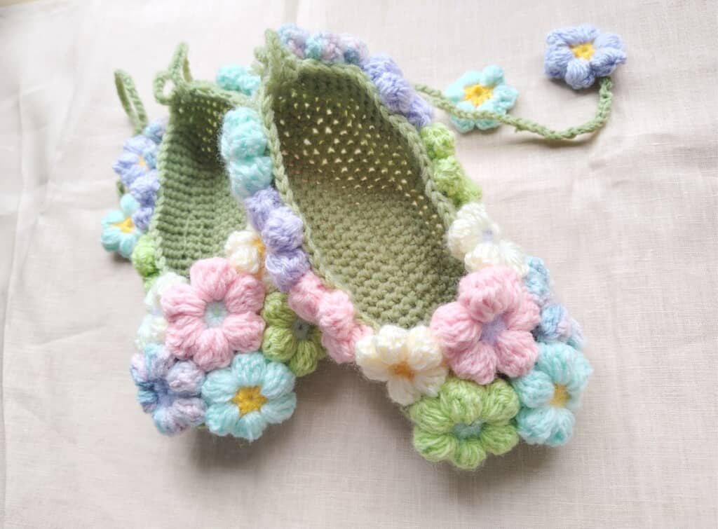 たくさんのお花があしらわれています
