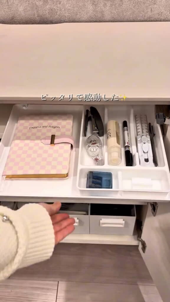 文房具の整理に便利な引き出しトレーも自作