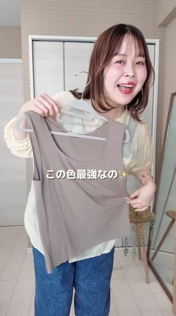 GU「リブニットスクエアネックタンクトップ」ブラウン