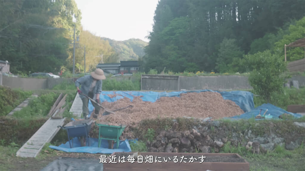 早朝から再びウッドチップをまいたら