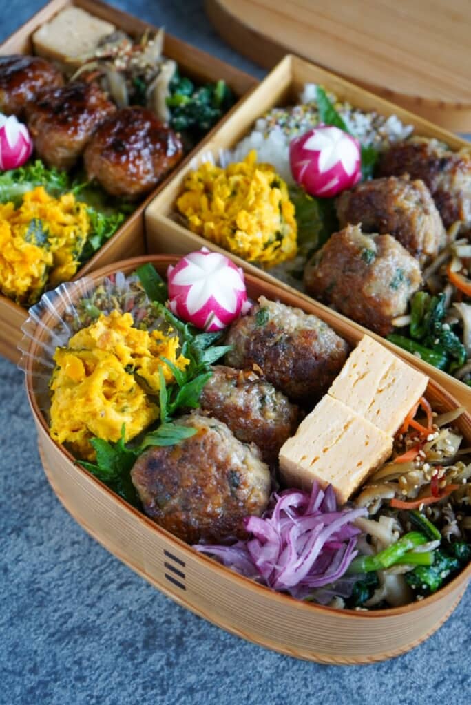 大葉えのきのチーズつくねがメインのお弁当