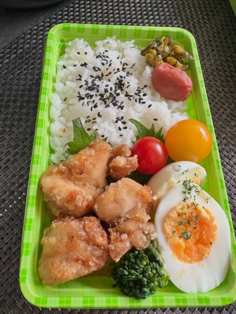 唐揚げ弁当もおいしそう！
