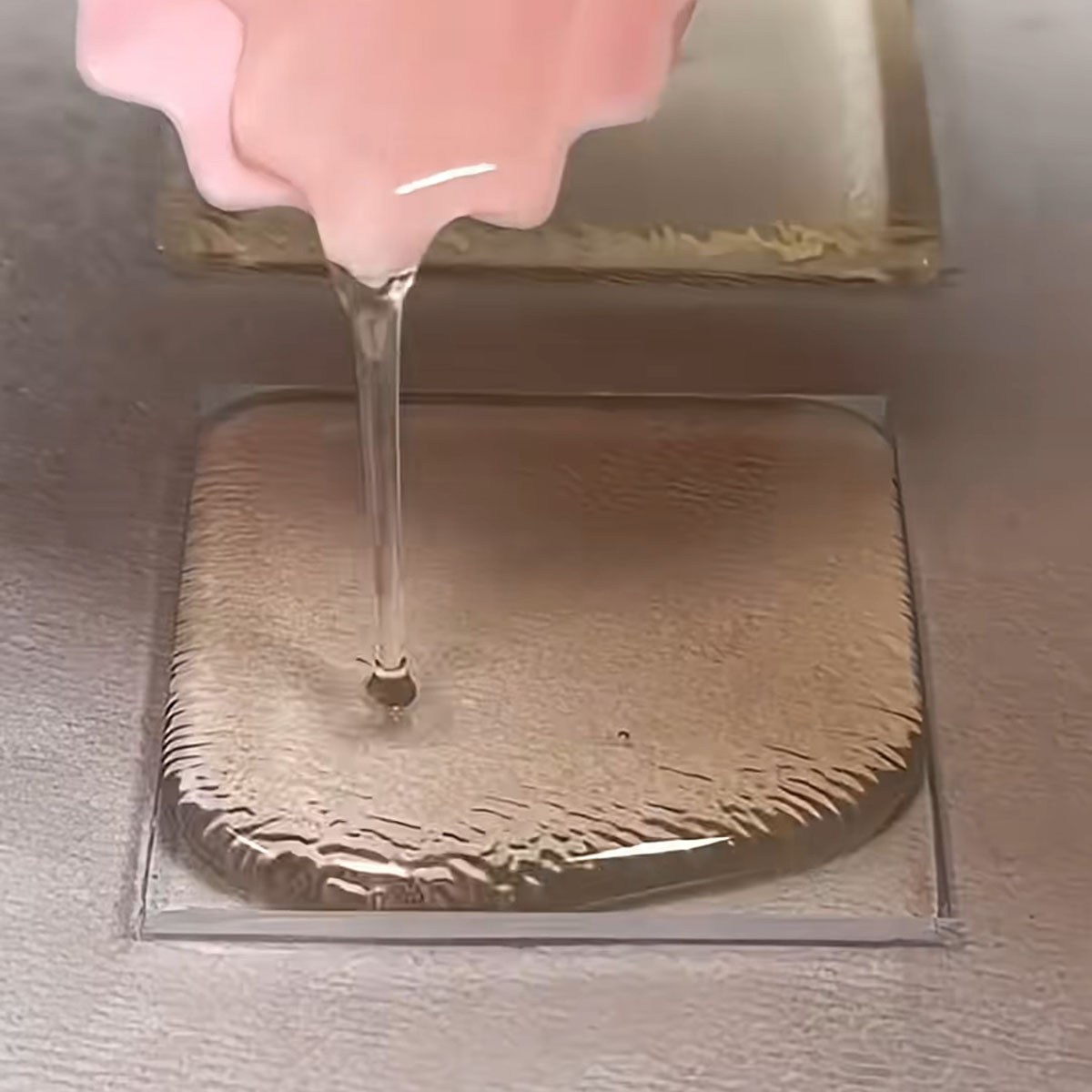 水あめを四角い型に流し込んだら…… 目からウロコの完成品に「天才!」「思わず笑った」「最高です」(1/3) | ハンドメイド ねとらぼ