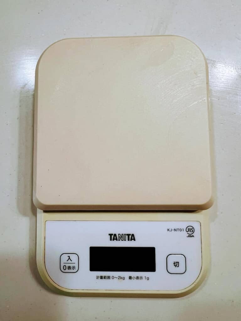 8年間使い続けているタニタのキッチンスケール