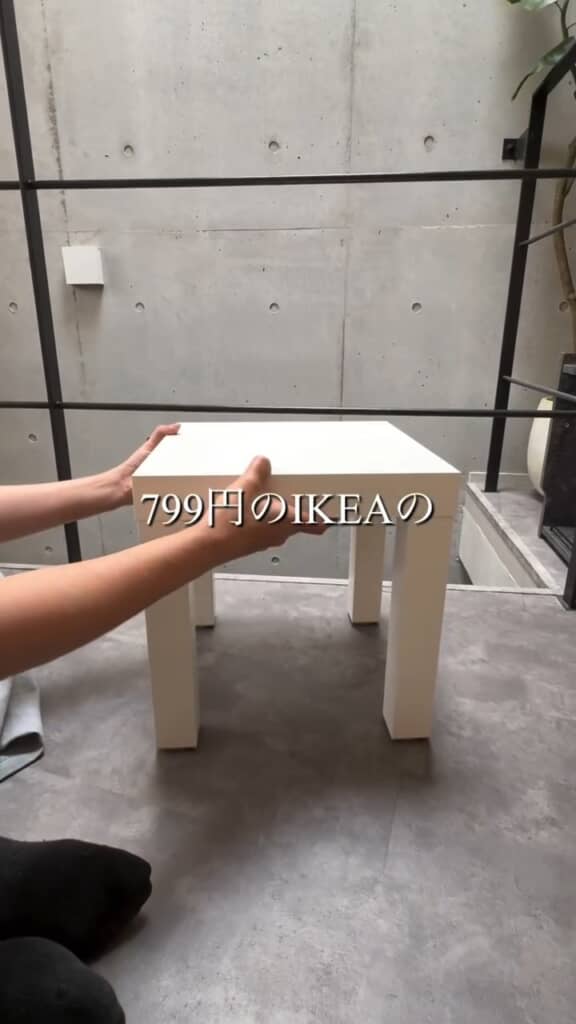799円で買えるIKEAのテーブル。サイズ感は腰掛け程度