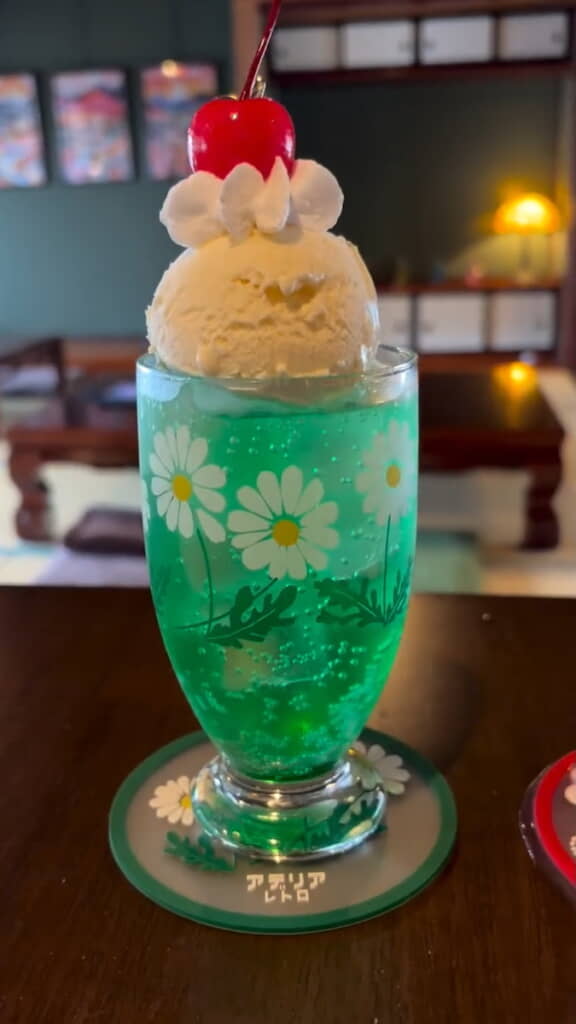 映えるクリームソーダ