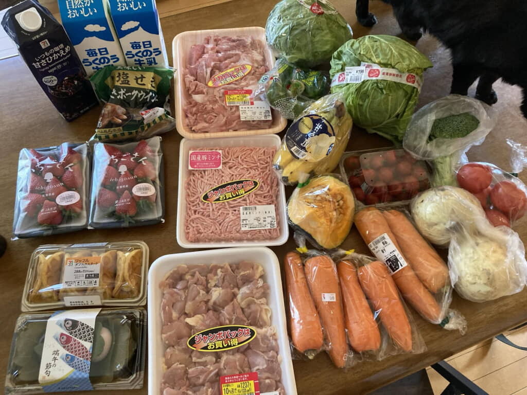一面の食材。しばらく買い物は不要ですね