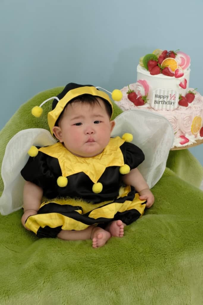 ハチの衣装を着た三女ちゃん