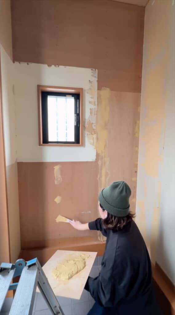 建築士夫婦が築20年の中古住宅の玄関をDIY