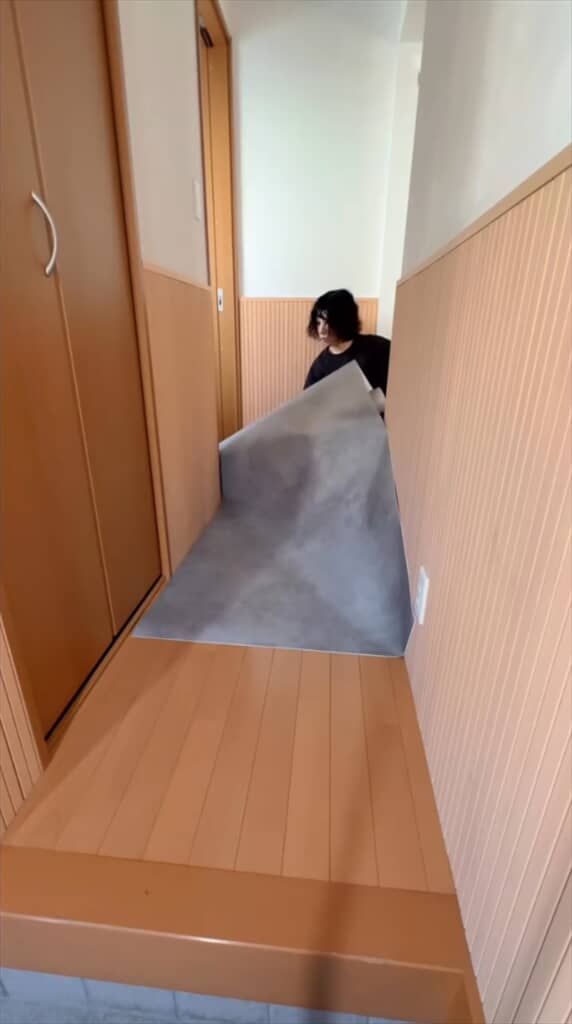建築士夫婦が築20年の中古住宅の玄関をDIY
