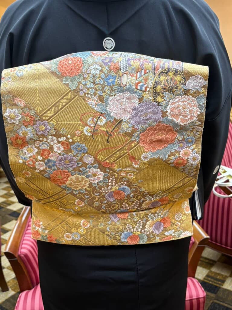 帯も華やかです