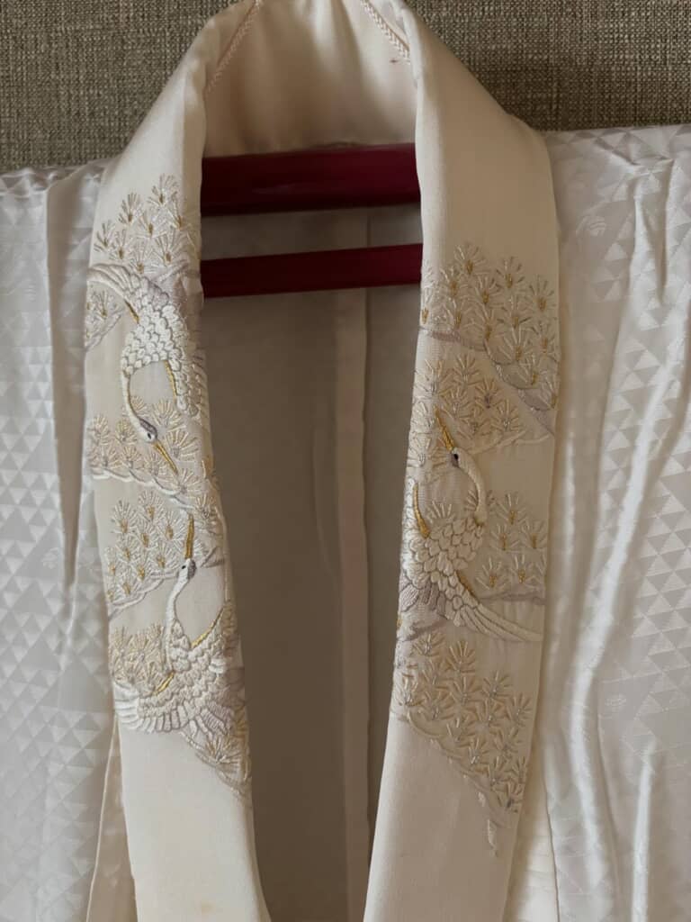 美しい刺しゅう入りの半衿