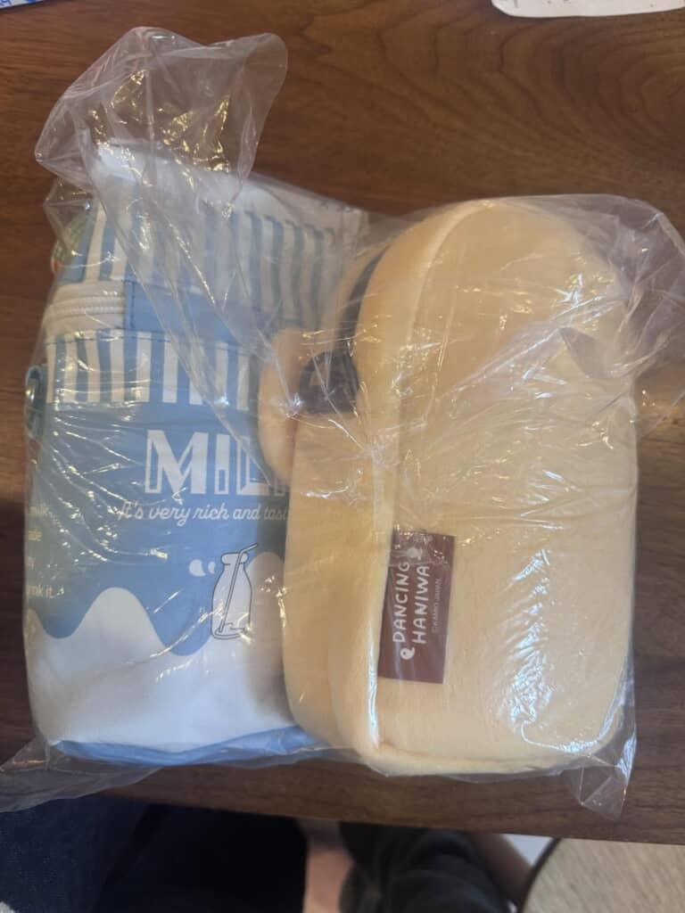 ビニール袋に入った裁縫セット