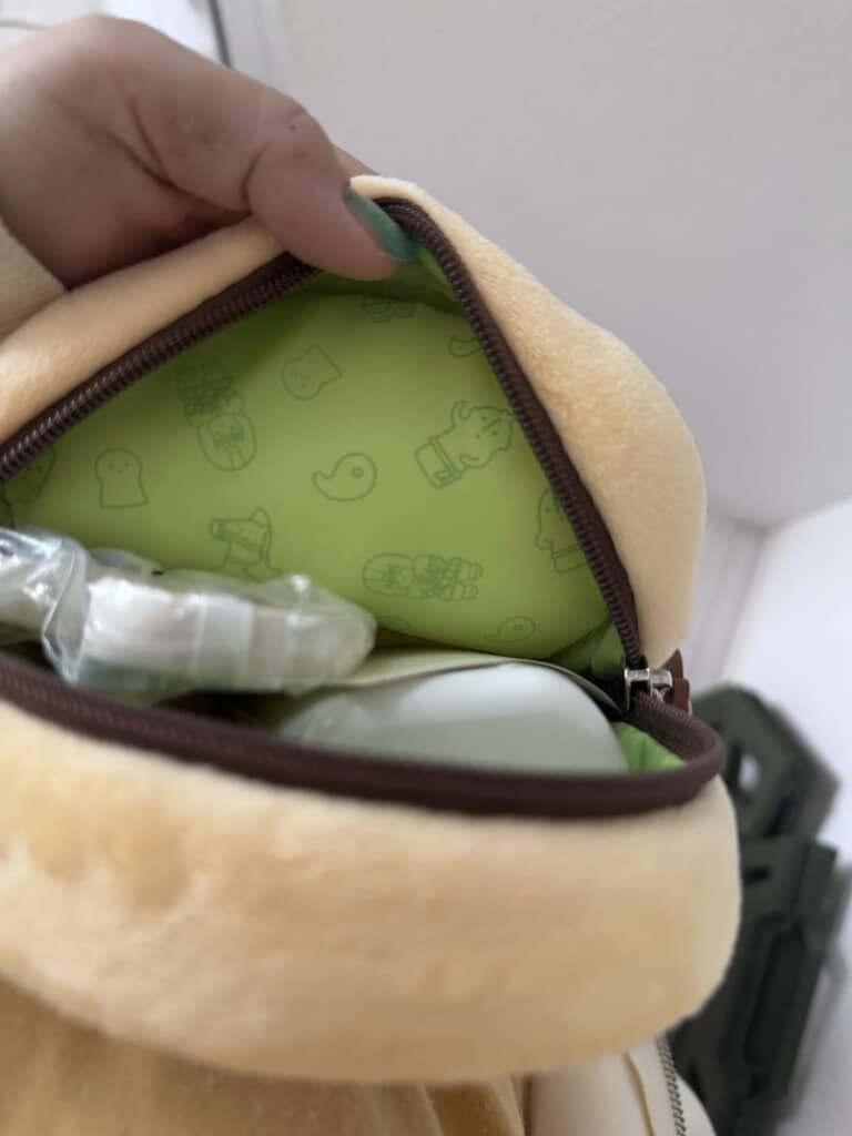 埴輪の中にすっぽりと入ったソーイングセット
