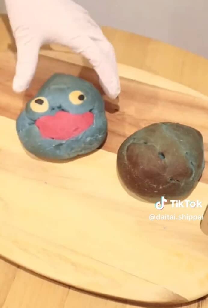 とんでもない顔をしているスライム