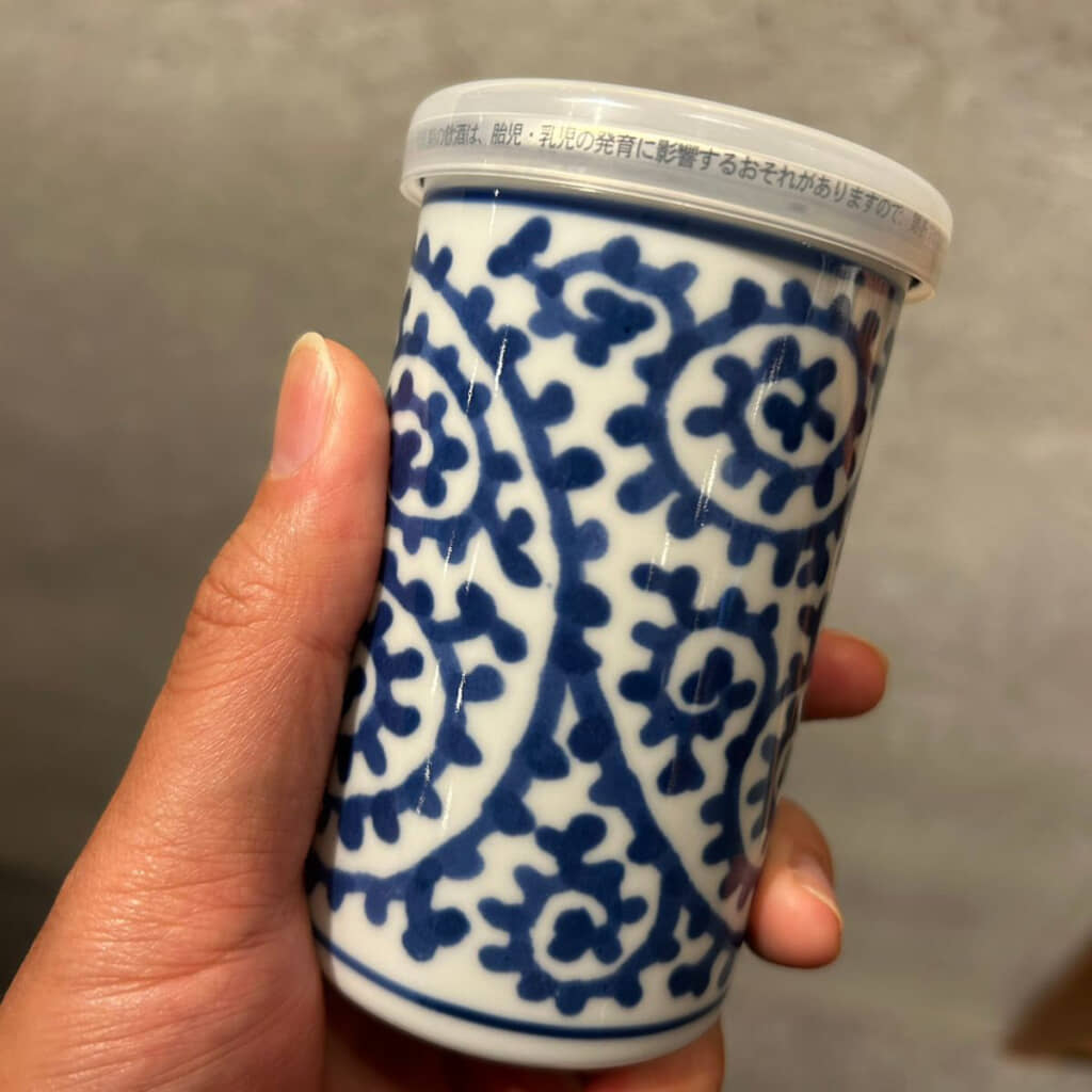 「たこ唐草」柄のカップ酒