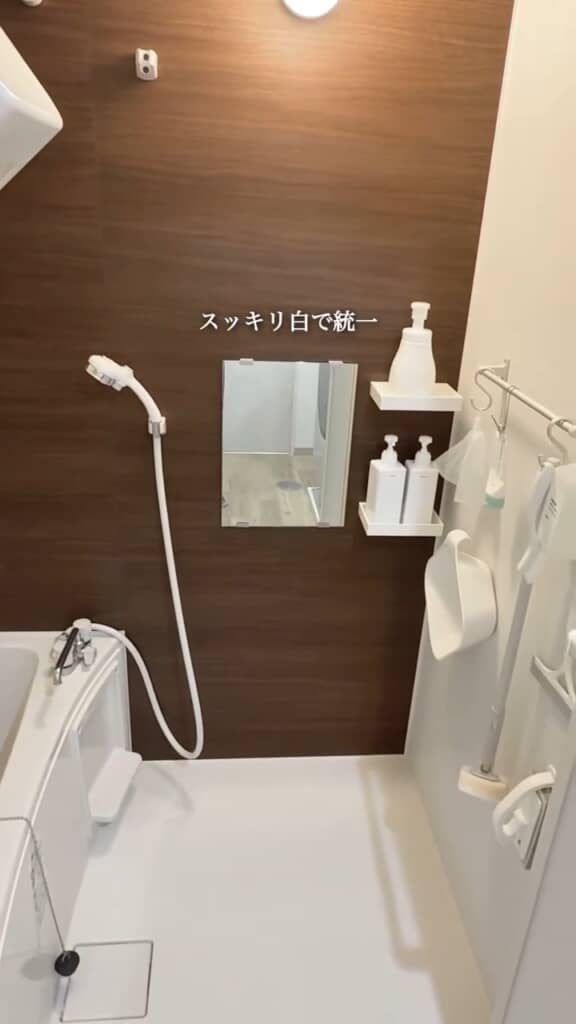 お風呂場の小物は白で統一