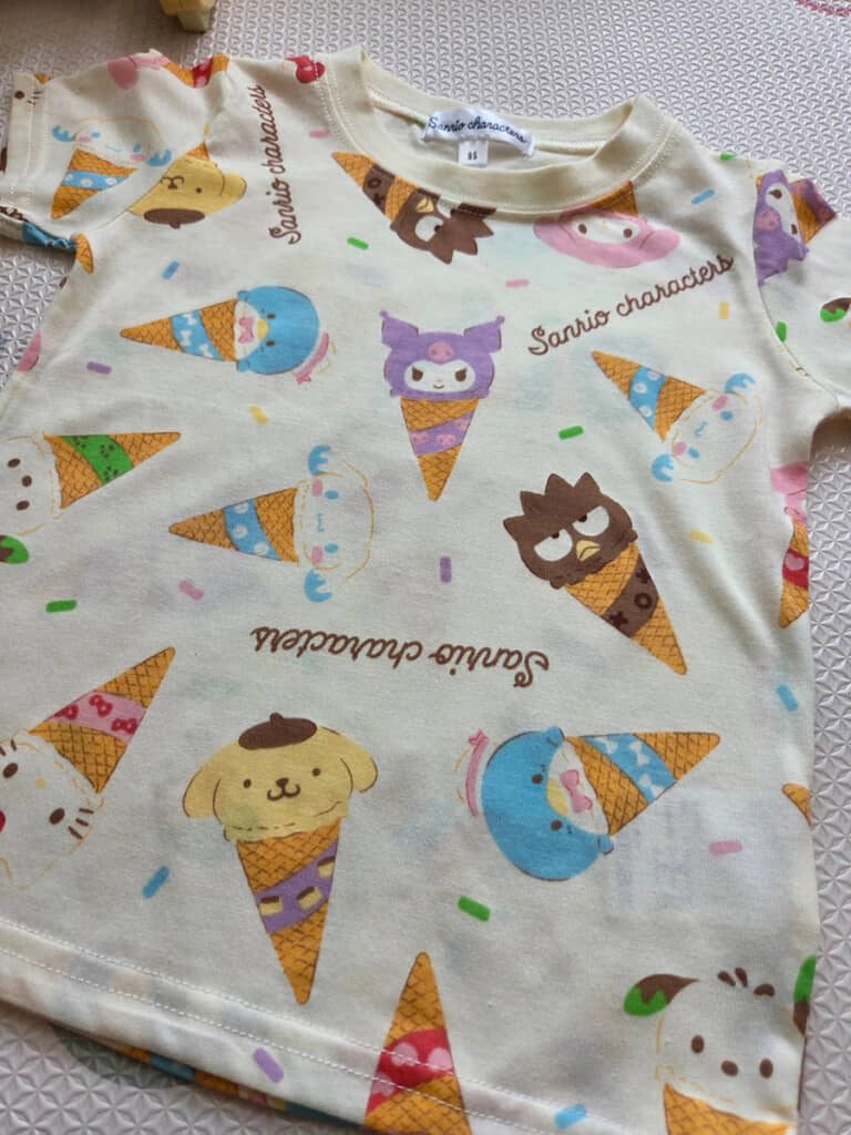 サンリオキャラが盛り付けられた、アイスのTシャツ。自分の趣味でもないのに買った理由は……