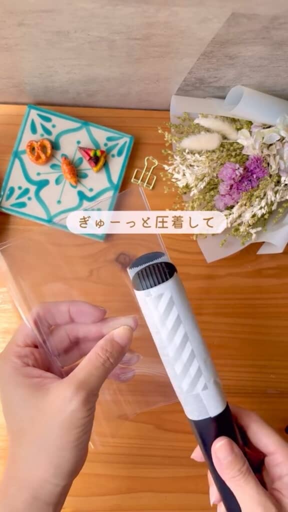 折って合わせた部分をヘアアイロンで溶着