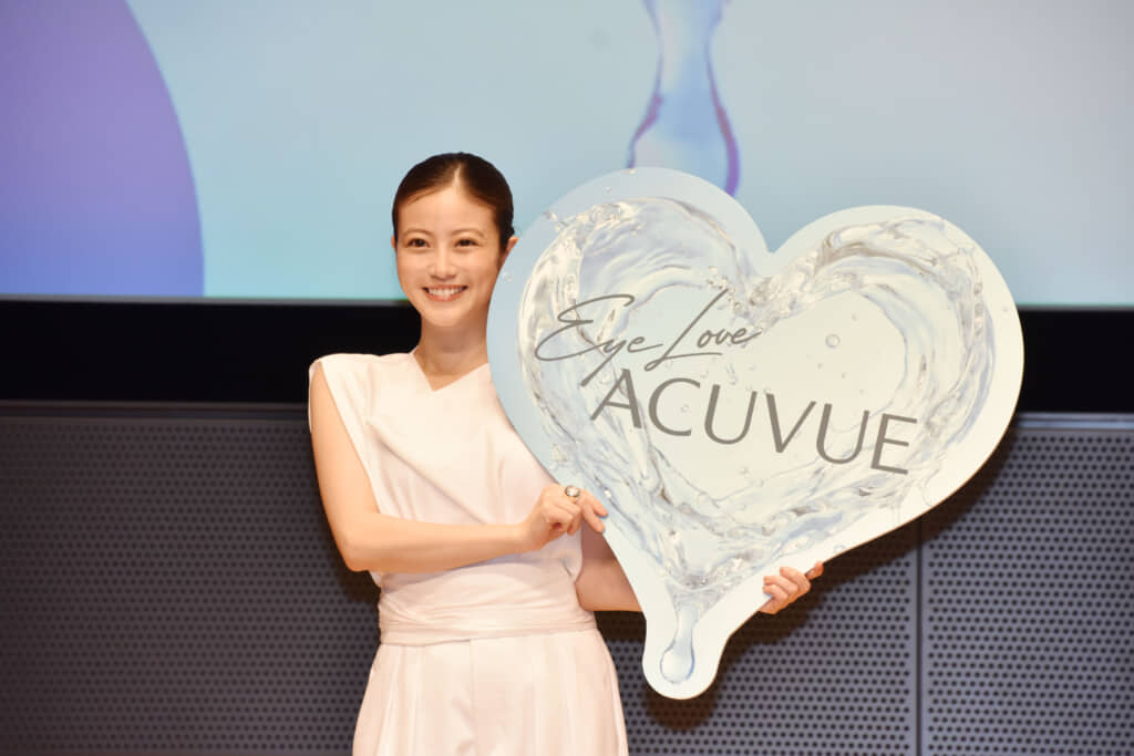 使い捨てコンタクトレンズ「アキュビュー」のブランドアンバサダー就任会見に出席した今田美桜さん