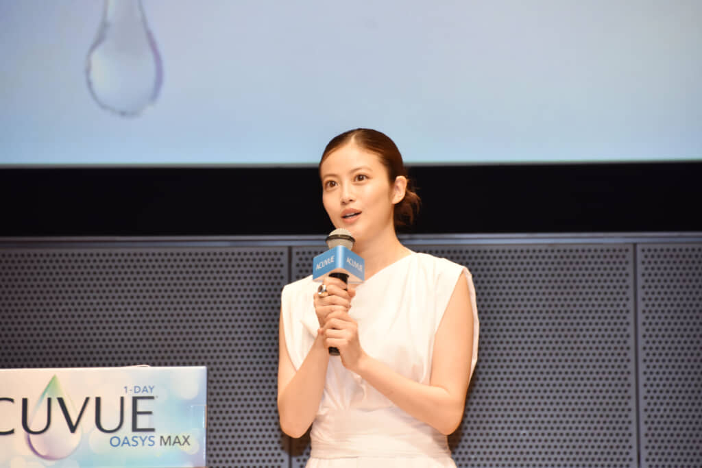 使い捨てコンタクトレンズ「アキュビュー」のブランドアンバサダー就任会見に出席した今田美桜さん