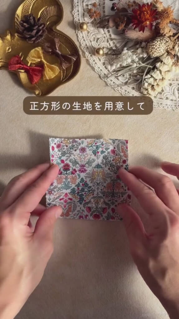 正方形の小さな生地