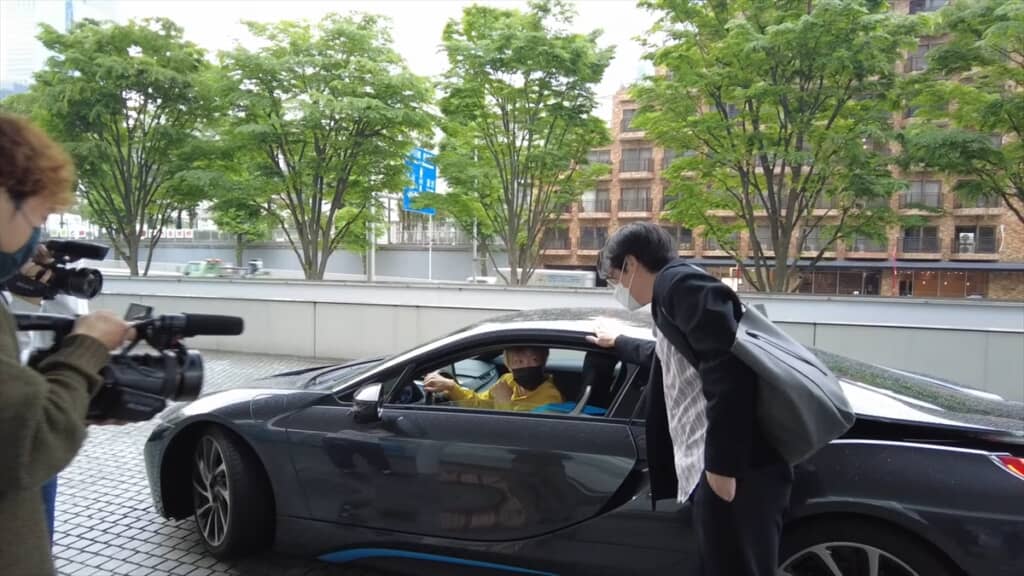 平成ノブシコブシ吉村崇から譲り受けたお見送り芸人しんいちの愛車「BMW i8」