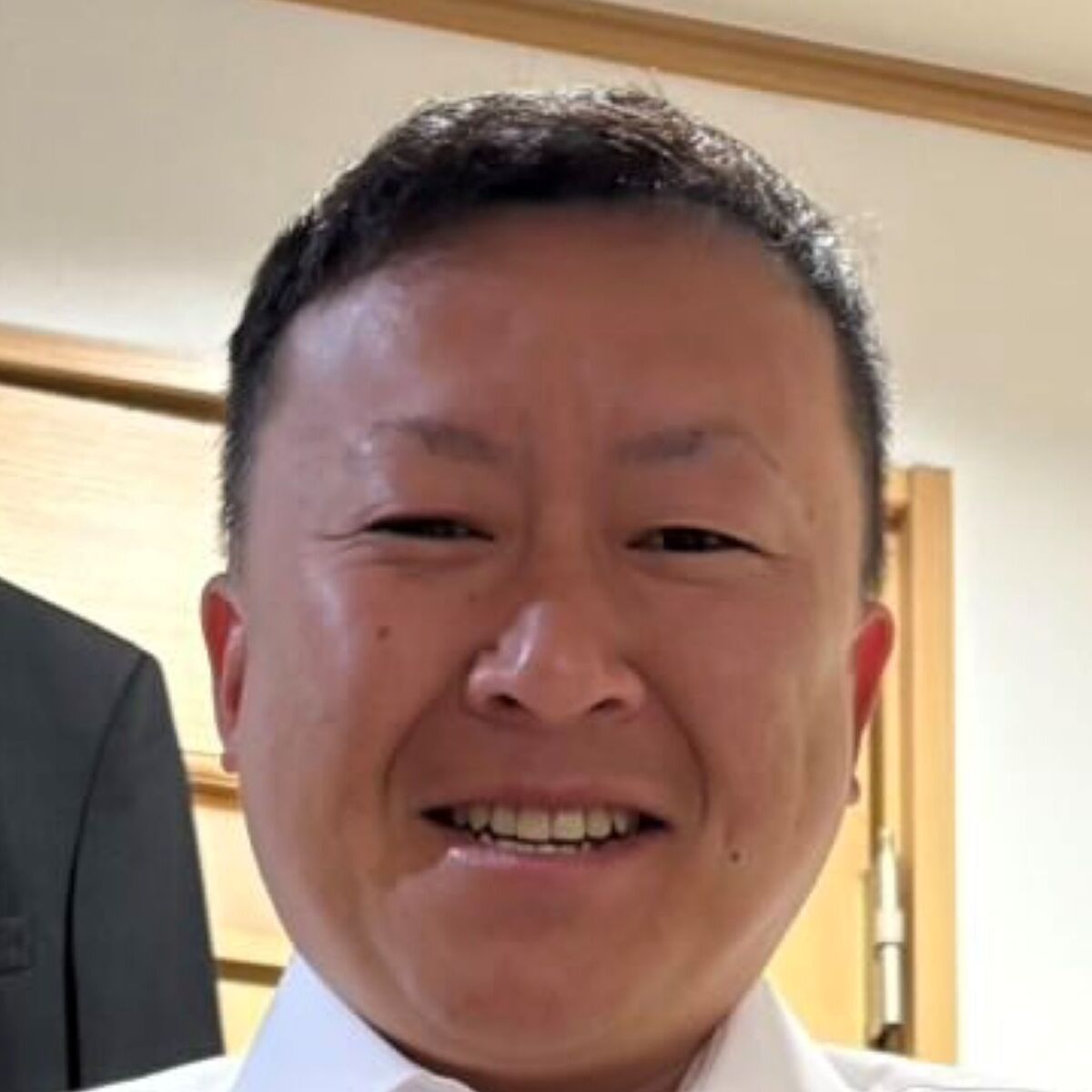 急きょワイシャツが必要になった夫→慌てて妻に頼んだら…… まさかの姿に「しぬwww」「息できんくない?」 | ライフスタイル ねとらぼ