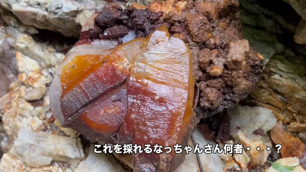 採取した巨大な壁面水晶