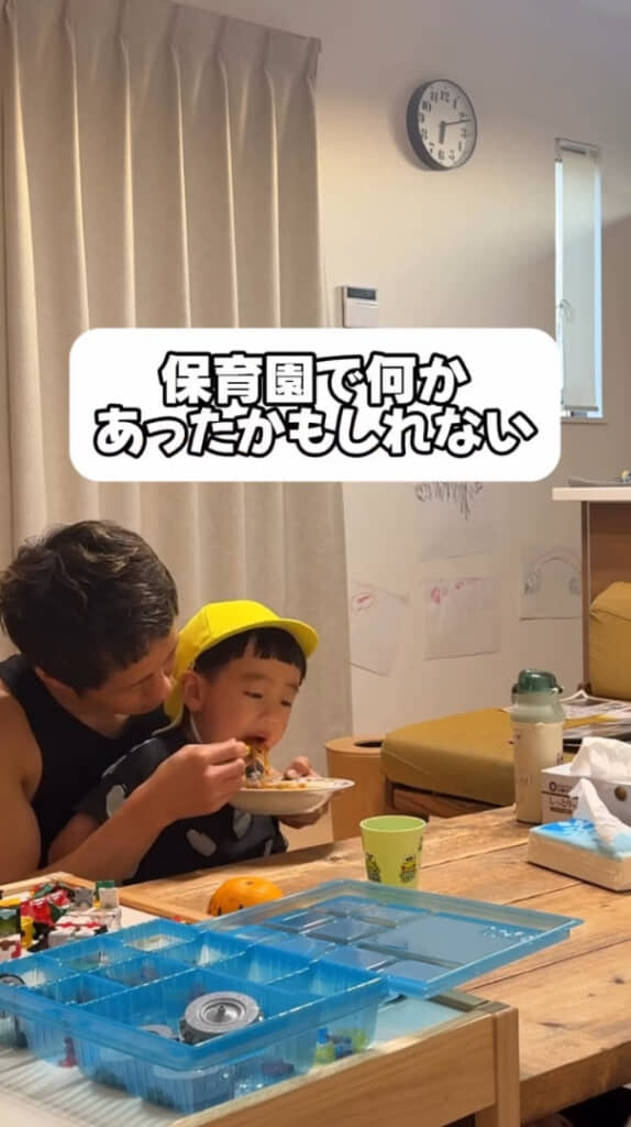お願いされたら拒否せず、“ぱぱ椅子”をするパパさんです