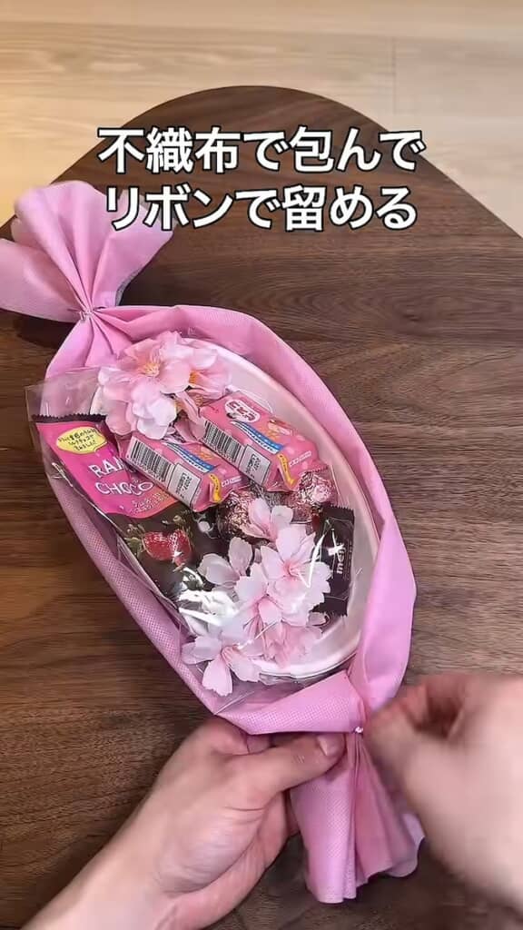 キャンディーのような見た目にラッピング