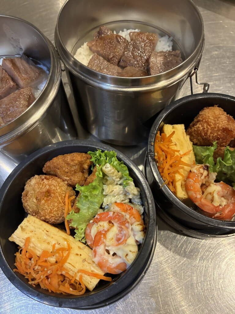 学校でステーキが食べられるなんて……