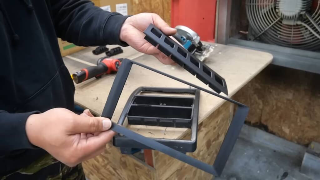 3Dプリンターで作ったカーナビ用とスイッチ用の枠