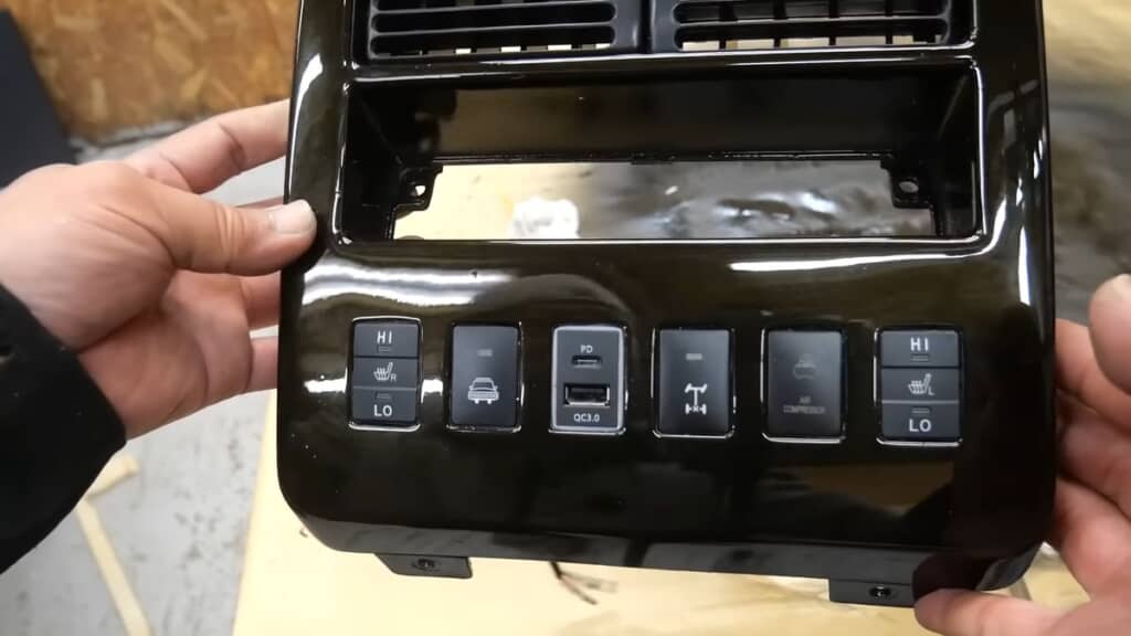 削ることでフレームにはまったスイッチ