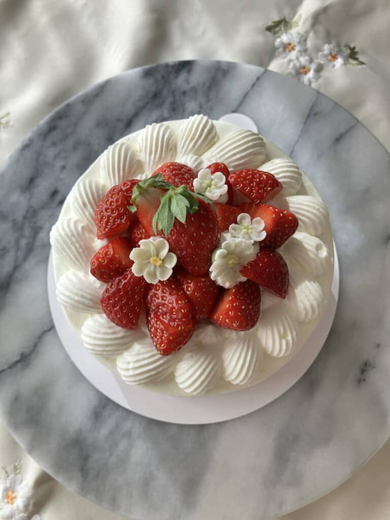 イチゴたっぷりのケーキ