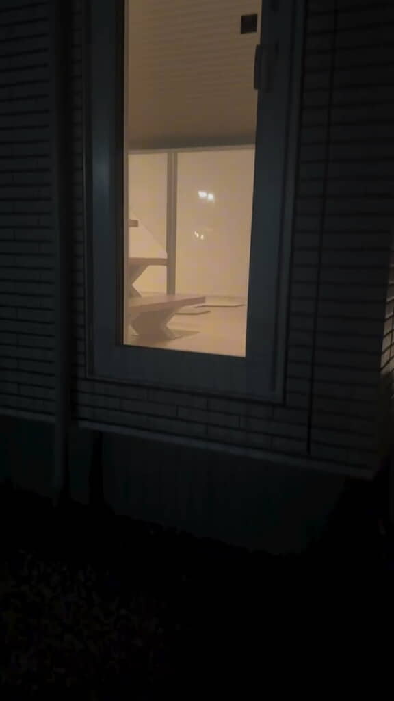 夜は室内が外からくっきり見える