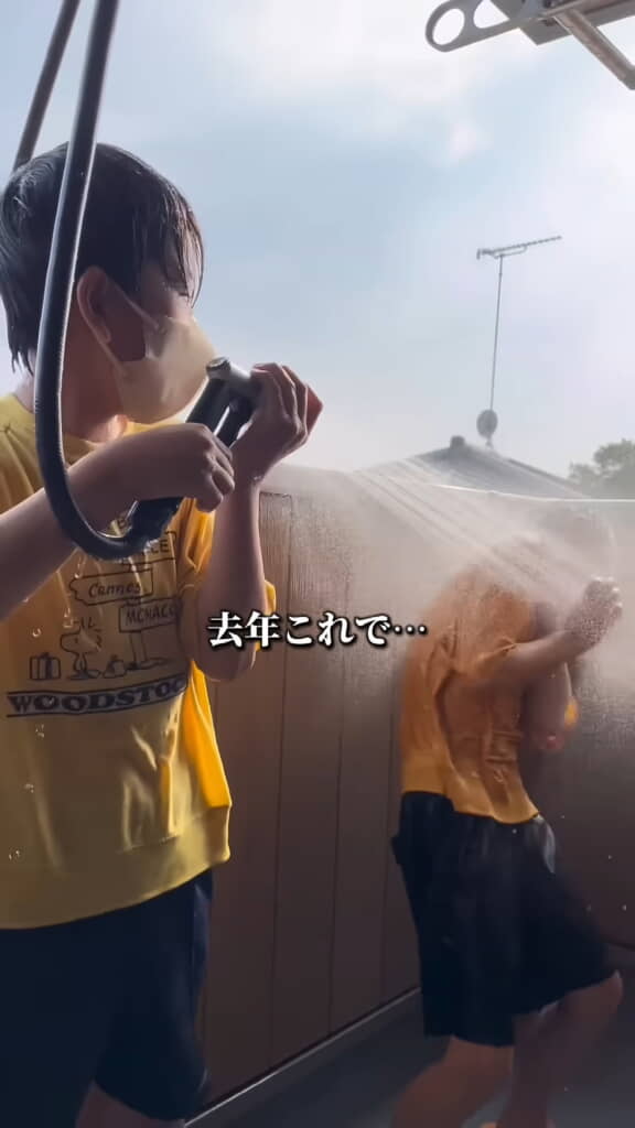 前年はこんな風に水遊びに発展