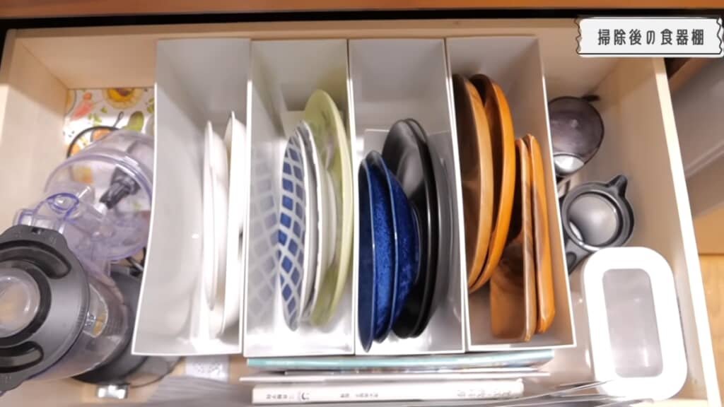 たまに使うミキサーやレシピ本は最下段へ