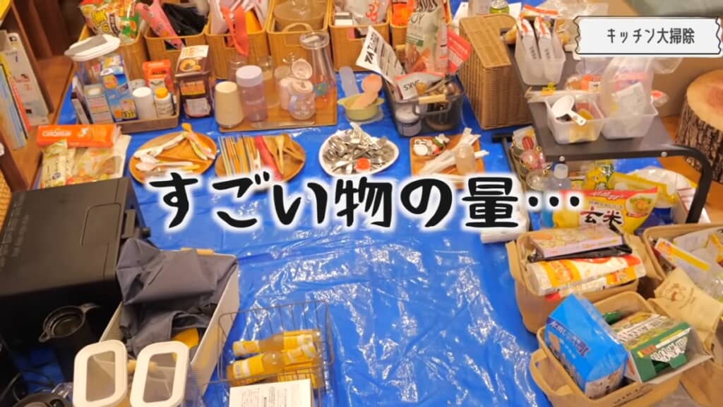 食器棚の中身をすべて取り出しました