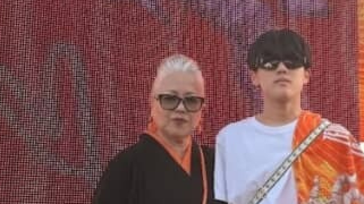 61歳母、ミセスのライブへ→手作りの“参戦服”を見ると…… ファンもくぎ付けの姿に「何ですかこれは!」「めちゃめちゃカッコいい」(1/2) | ファッション ねとらぼ