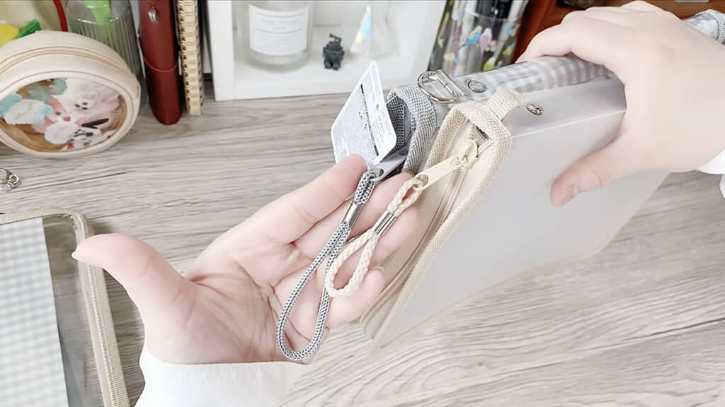 持ち手のストラップが長くなっています