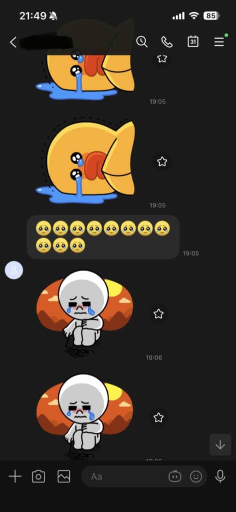 7歳の子どもから泣いているLINEスタンプが連投されている