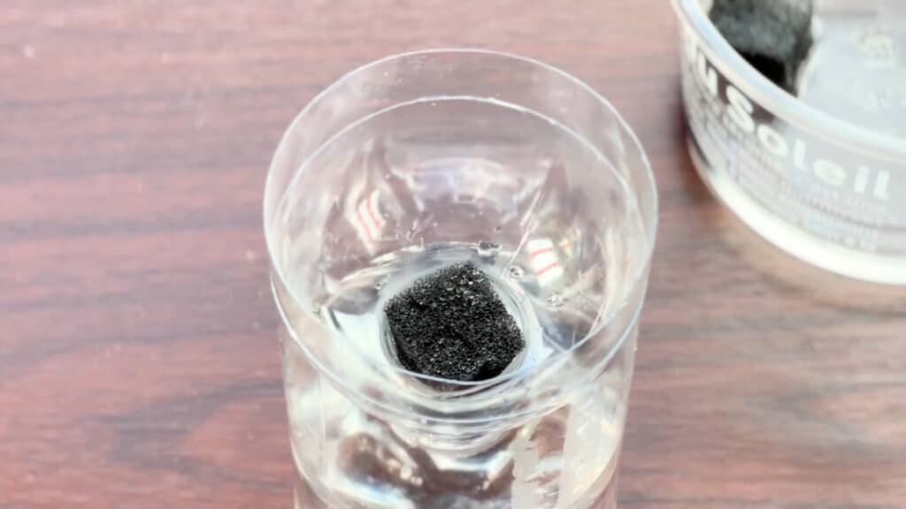 ペットボトルの飲み口に設置