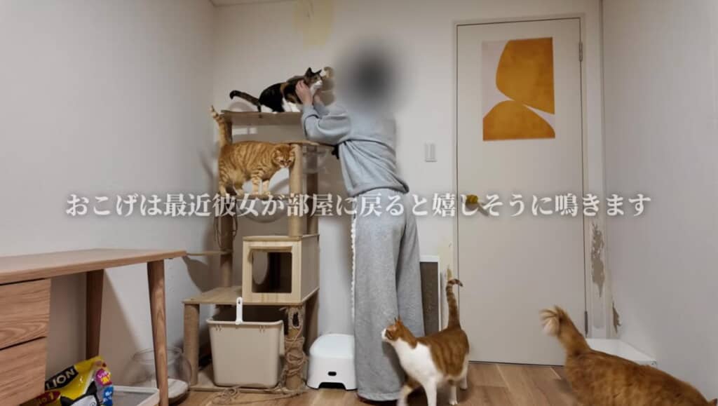 お風呂から戻って来た彼女さんをみんなでお出迎え